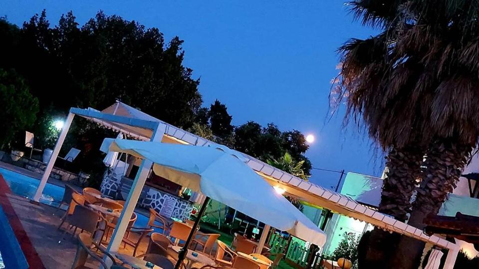 Aquarius Hotel Fourka Extérieur photo