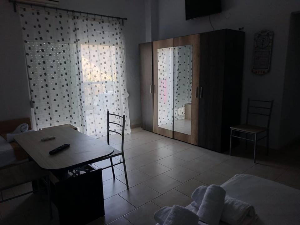 Aquarius Hotel Fourka Extérieur photo